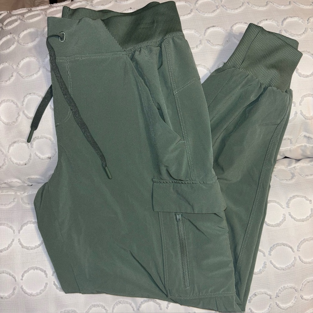 All In Motion Women's Flex Woven Cargo Joggers UPF 50+ Sports Quick Dry Pants